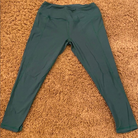 Cropped Workout Legging - Picture 1 of 3